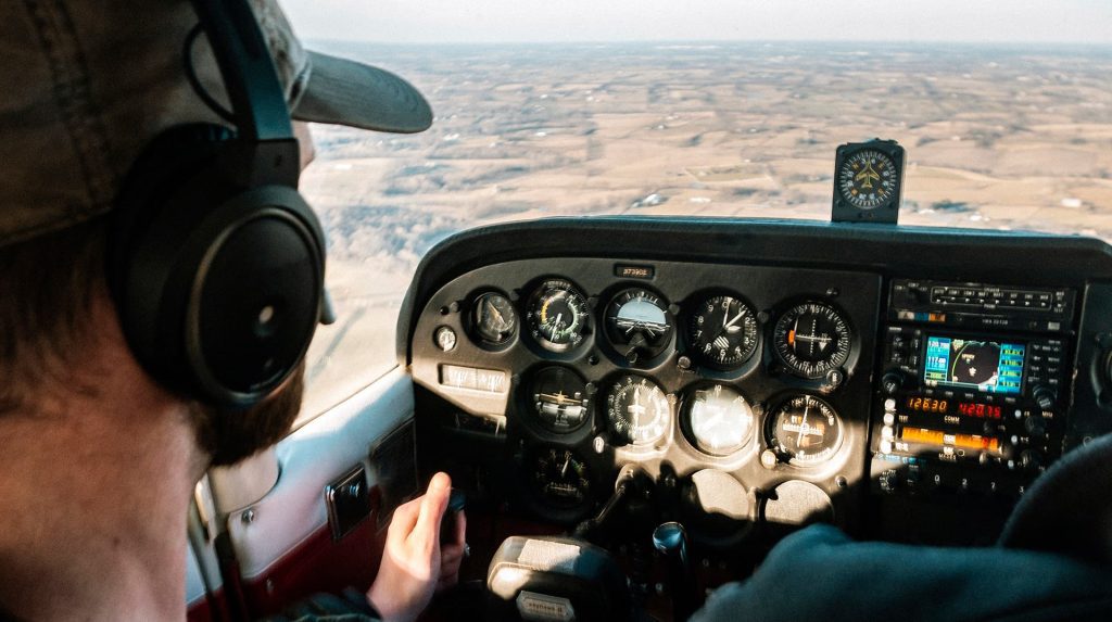 instruments de bord | Les Instruments de Bord : Découvrez Comment Piloter en Toute Sécurité grâce à ces Outils Essentiels
