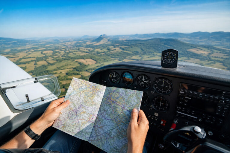 La carte VFR OACI : lire et utiliser la carte aéronautique pour le BIA